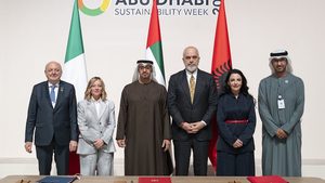 UAE president Mohamed bin Zayed Al Nahyan, Italian prime minister Giorgia Meloni, Albanian prime minister Edi Rama and UAE minister of industry Dr Sultan Al Jaber at the signing